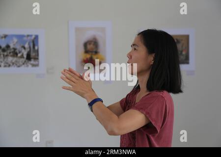 Bildnummer: 60274701  Datum: 31.07.2013  Copyright: imago/Xinhua (130801) -- DALI, Aug. 1, 2013 (Xinhua) -- Carol chou, a curator from south China s Hong Kong, arranges exhibitions one day before the opening of the 5th Dali International Photography Exhibition in Dali, southwest China s Yunnan Province, July 31, 2013. The five-day exhibition, which kicked off on Thursday, will display more than 6,000 photography works through over 200 themed exhibitions. (Xinhua/Wen Juan)(wjq) CHINA-YUNNAN-DALI-PHOTOGRAPHY EXHIBITION (CN) PUBLICATIONxNOTxINxCHN xns x0x 2013 quer      60274701 Date 31 07 2013 C Stock Photo