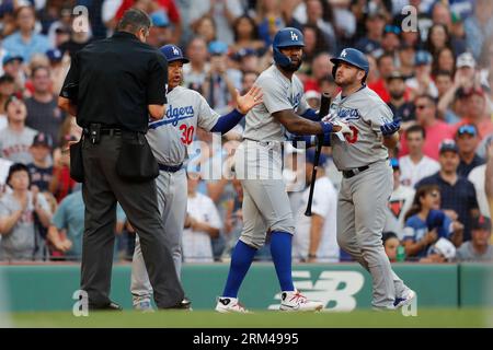 St. Petersburg, FL USA; Los Angeles Dodgers right fielder Jason Heyward  (23) hits a ball to the infield during an MLB game against the Tampa Bay  Rays Stock Photo - Alamy