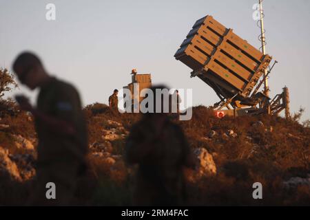 Bildnummer: 60449255  Datum: 08.09.2013  Copyright: imago/Xinhua (130908)--JERUSALEM, Sept. 8, 2013(Xinhua)-- Israeli soldiers stand near an Iron Dome battery, a short-range missile defence system, designed to intercept and destroy incoming short-range rockets and artillery shells, near Jerusalem on Sept. 8, 2013.(Xinhua/Muammar Awad) MIDEAST-JERUSALEM-IRON DOME PUBLICATIONxNOTxINxCHN Gesellschaft Militär Raketenabwehr Iron Dome xns x0x 2013 quer premiumd      60449255 Date 08 09 2013 Copyright Imago XINHUA  Jerusalem Sept 8 2013 XINHUA Israeli Soldiers stand Near to Iron Dome Battery a Short Stock Photo