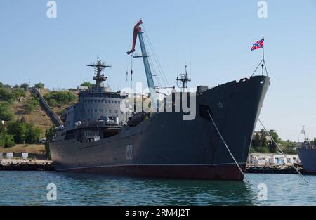 Bildnummer: 60468398  Datum: 12.09.2013  Copyright: imago/Xinhua (130912) -- MOSCOW, Sept. 12, 2013 (Xinhua) -- File photo provided by RIA Novosti news agency shows the big landing ship Nikolai Filchenkov of Russian Black Sea Fleet anchored in the port city of Sevastopol, Ukraine, on June 19, 2012. Russia beefs up its naval presence in the Mediterranean Sea with three more warships heading to that region, the Defense Ministry said Wednesday. (Xinhua/RIA Novosti) (jl) RUSSIA-NAVY-MEDITERRANEAN-PRESENCE PUBLICATIONxNOTxINxCHN Gesellschaft Militär Marine Schiff Kriegsschiff xns x0x 2013 quer Stock Photo