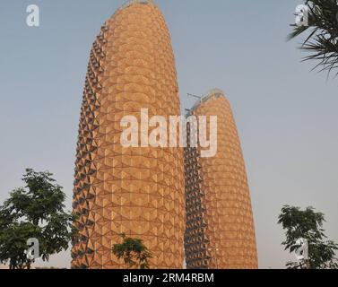 Bildnummer: 60507814  Datum: 21.09.2013  Copyright: imago/Xinhua Photo taken on Sept. 21, 2013 shows the Al Bahar Tower in Abu Dhabi, the United Arab Emirates. Al Bahar Towers was recognized as the Council on Tall Buildings and Urban Habitat (CTBUH) Innovation Award Winner and a Best Tall Building Middle East & Africa Finalist in the 2012 CTBUH Awards Program. In looking to innovate high-rise design, nature and culture are the most resilient sources of inspiration. The Al Bahar Towers relies on both of these in the execution of the advanced screening system which was designed to integrate the Stock Photo