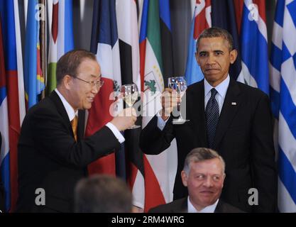 Bildnummer: 60523396  Datum: 24.09.2013  Copyright: imago/Xinhua (130924) -- NEW YORK, Sept. 24, 2013 (Xinhua) -- U.S. President Barack Obama (R) joins a toast with UN Secretary General Ban Ki-moon (L) during a luncheon for delegates and heads of state at the 68th United Nations General Assembly at the UN headquarters in New York, Sept. 24, 2013. (Xinhua/Zhang Jun) UN-68TH GENERAL ASSEMBLY-LUNCHEON PUBLICATIONxNOTxINxCHN Politik people Vollversammlung xas x0x 2013 quer premiumd      60523396 Date 24 09 2013 Copyright Imago XINHUA  New York Sept 24 2013 XINHUA U S President Barack Obama r joins Stock Photo