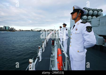 Bildnummer: 60560477  Datum: 04.10.2013  Copyright: imago/Xinhua (131004) -- SYDNEY, Oct. 4, 2013 (Xinhua) -- Marines stand on the deck as Chinese People s Liberation Army Navy destroyer Qingdao arrives in Sydney Harbor, Sydney, Australia, Oct. 4, 2013. More than 20 warships from 17 nations have arrived in Sydney Harbor to take part in the historic International Fleet Review. The fleet, which includes ships from the United States, the United Kingdom, France, India, Singapore and China, made their arrival Friday morning. (Xinhua/Zha Chunming) (lmz) AUSTRALIA-SYDNEY-MILITRAY-FLEET REVIEW PUBLICA Stock Photo