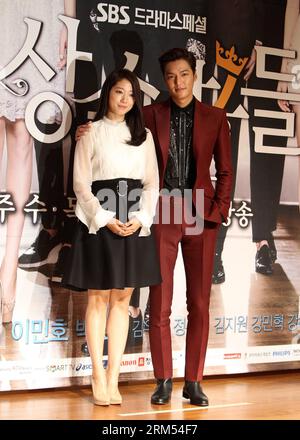 Bildnummer: 60567428  Datum: 07.10.2013  Copyright: imago/Xinhua (131007) -- SEOUL, Oct. 7, 2013 (Xinhua) -- South Korean actor Lee Min-ho (R) and actress Park Shin-hye attend a press conference for the upcoming TV series The Heirs in Seoul, South Korea, Oct. 7, 2013. (Xinhua/Park Jin-hee) SOUTH KOREA-SEOUL-TV DRAMA-THE HEIRS PUBLICATIONxNOTxINxCHN People Entertainment xns x0x 2013 hoch      60567428 Date 07 10 2013 Copyright Imago XINHUA  Seoul OCT 7 2013 XINHUA South Korean Actor Lee Min Ho r and actress Park Shin Hye attend a Press Conference for The upcoming TV Series The heirs in Seoul So Stock Photo