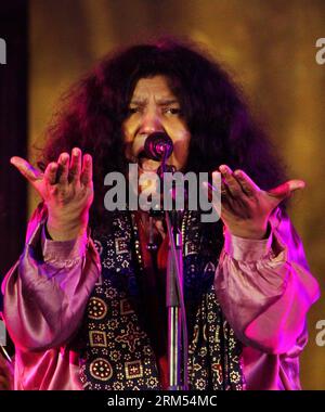Abida Parveen Pakistani singer in India - VCA 76577 Stock Photo - Alamy