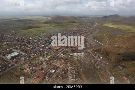 Bildnummer: 60696450  Datum: 10.11.2013  Copyright: imago/Xinhua (131110) -- TACLOBAN, Nov. 10, 2013 (Xinhua) -- Aerial Photo taken on Nov. 10, 2013 shows the scene after Typhoon Haiyan hit Leyte Province, the Philippines. Philippine government disaster relief agency said Sunday about 4.4 million have become homeless in areas hit by super typhoon Haiyan (local name Yolanda). Haiyan, the most powerful typhoon in the Philippines in its history, engulfed many areas in Leyte, Eastern Samar, Western and Central Visayas, Bicol and Northern Mindanao regions.(Xinhua/Ryan Lim) (zw) PHILIPPINES-TACLOBAN Stock Photo