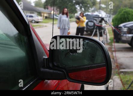 Bildnummer: 60723182  Datum: 16.11.2013  Copyright: imago/Xinhua HOUSTON , Nov. 16, 2013 (Xinhua) -- Picture taken on Nov. 16, 2013. shows the rear view mirror broken by a bullet in the shooting incident in Houston, the U.S.. A shooting incident took place at around 11 p.m. in Houston, the U.S., Nov. 15, 2013. One was killed and three were injured. (Xinhua/Song Qiong) (lrz) U.S.-HOUSTON-SHOOTING INCIDENT PUBLICATIONxNOTxINxCHN Gesellschaft Schiesserei premiumd x0x xsk 2013 quer     60723182 Date 16 11 2013 Copyright Imago XINHUA Houston Nov 16 2013 XINHUA Picture Taken ON Nov 16 2013 Shows The Stock Photo