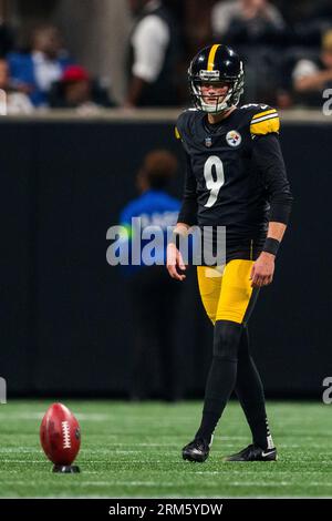 Pittsburgh Steelers kicker Chris Boswell (9) warms up before an NFL  wild-card playoff football game against the Cleveland Browns, Sunday, Jan.  10, 2021, in Pittsburgh. (AP Photo/Keith Srakocic Stock Photo - Alamy