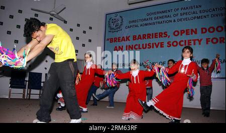 (131203) -- ISLAMABAD, Dec. 3, 2013 (Xinhua) -- Disabled children perform during a ceremony to mark the International Day of Persons with Disabilities in Islamabad, capital of Pakistan on Dec. 3, 2013. (Xinhua/Saadia Seher) PAKISTAN-ISLAMABAD-International Day of Persons with Disabilities PUBLICATIONxNOTxINxCHN Stock Photo