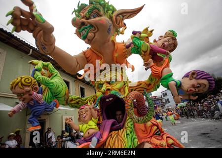 An artist participates in the Great Parade Magno in the city of Pasto, Colombia, on Jan. 6, 2014. Emblematic floats are presented in the Great Parade Magno ending the Carnival of Blacks and Whites, one of the main celebrations of Colombia.  (UNESCO) in 2009. (Xinhua/Jhon Paz) (liu) (sp) COLOMBIA-PASTO-CULTURE-CARNIVAL PUBLICATIONxNOTxINxCHN   to Artist participates in The Great Parade Magno in The City of Pasto Colombia ON Jan 6 2014 emblematic Floats are presented in The Great Parade Magno ending The Carnival of Blacks and Whites One of The Main celebrations of Colombia Unesco in 2009 XINHUA Stock Photo