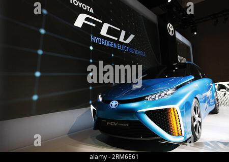 Photo taken on Jan. 6, 2014 shows Toyota s FCV hydrogen electric concept car at a media preview event of the International Consumer Electronics Show in Las Vegas, the United States, Jan. 6, 2014. Toyota announced the car would be available to U.S. consumers in 2015. (Xinhua/Fang Zhe) (lyx) U.S.-LAS VEGAS-CES-TOYOTA-HYDROGEN ELECTRIC CAR PUBLICATIONxNOTxINxCHN   Photo Taken ON Jan 6 2014 Shows Toyota S FCV Hydrogen Electric Concept Car AT a Media Preview Event of The International Consumer Electronics Show in Las Vegas The United States Jan 6 2014 Toyota announced The Car Would Be available to Stock Photo