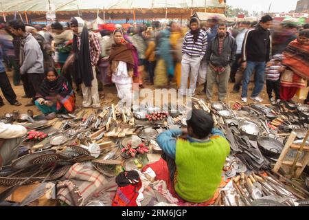 (140116) -- WEST BENGAL, (Xinhua) -- People buy things at the Joydev Kenduli Mela in the village of Kenduli, Joydev in West Bengal State of India, Jan. 15, 2014. The Joydev Kenduli Mela, a three-day grand fair to commemorate India s famous ancient poet Joyadeva who composed the Gita Govinda, was held on Wednesday. Tens of thousands of tourists were attracted to come not only to hear the Bauls who sing the hymns composed by Joyadeva, but also to enjoy the flavour of a typical Indian countryside market, such as snake charmers, street food and so on. (Xinhua/Zheng Huansong) INDIA-WEST BENGAL-JOYD Stock Photo