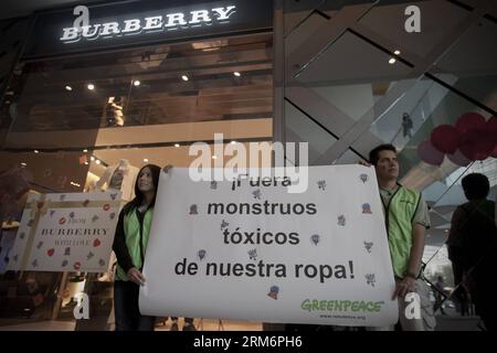 MEXICO CITY, Jan. 24, 2014 (Xinhua) -- Activists of the environmental organization Greenpeace protest in front of a store of British luxury brand Burberry, demanding the elimination of chemical substances in their products, in Mexico City, capital of Mexico, on Jan. 24, 2014. (Xinhua/Alejandro Ayala) (hy) MEXICO-MEXICO CITY-SOCIETY-PROTEST PUBLICATIONxNOTxINxCHN   Mexico City Jan 24 2014 XINHUA activists of The Environmental Organization Greenpeace Protest in Front of a Store of British Luxury Brand Burberry demanding The Elimination of Chemical substances in their Products in Mexico City Capi Stock Photo