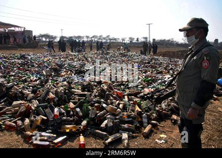 (140126) -- LAHORE, Jan. 26, 2014 (Xinhua) -- A Pakistani paramilitary soldier stands guard beside bottles of liquor to be destroyed in eastern Pakistan s Lahore on Jan. 26, 2014, during a destruction ceremony to mark the International Customs Day. (Xinhua/Sajjad)(zjl) PAKISTAN-LAHORE-INTERNATIONAL CUSTOMS DAY PUBLICATIONxNOTxINxCHN   Lahore Jan 26 2014 XINHUA a Pakistani paramilitary Soldier stands Guard Beside Bottles of Liquor to Be destroyed in Eastern Pakistan S Lahore ON Jan 26 2014 during a Destruction Ceremony to Mark The International Customs Day XINHUA Sajjad  Pakistan Lahore Interna Stock Photo