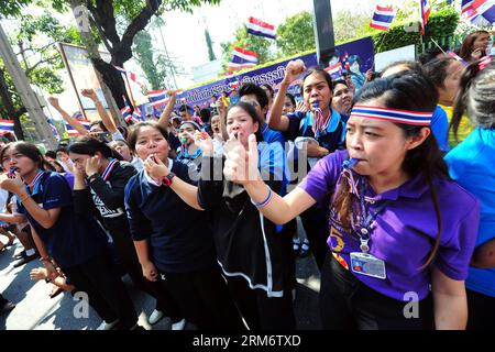 (140130) -- BANGKOK, Jan. 30, 2014 (Xinhua) -- Anti-government protesters blow whistles during a rally on Sukumvit road in Bangkok, capital of Thailand, Jan. 30, 2014. (Xinhua/Rachen Sageamsak) THAILAND-BANGKOK-PROTEST PUBLICATIONxNOTxINxCHN   Bangkok Jan 30 2014 XINHUA Anti Government protesters Blow whistles during a Rally ON  Road in Bangkok Capital of Thai country Jan 30 2014 XINHUA Throat sageamsak Thai country Bangkok Protest PUBLICATIONxNOTxINxCHN Stock Photo