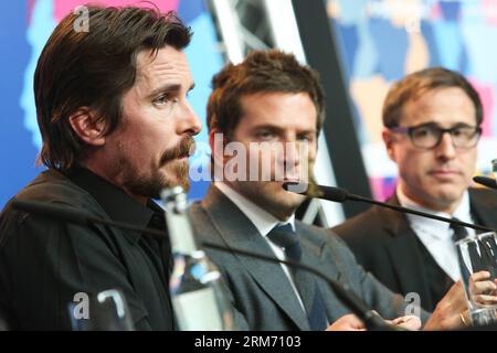 (L-R) Actor Christian Bale, Bradley Cooper and director David O. Russell attend a press conference to promote the movie American Hustle at the 64th Berlinale International Film Festival in Berlin, Germany, on Feb. 7, 2013. (Xinhua/Zhang Fan) GERMANY-BERLIN-BERLINALE- FILM FESTIVAL-MOVIE-AMERICAN HUSTLE PUBLICATIONxNOTxINxCHN   l r Actor Christian Bale Bradley Cooper and Director David O Russell attend a Press Conference to promote The Movie American Hustle AT The 64th Berlinale International Film Festival in Berlin Germany ON Feb 7 2013 XINHUA Zhang supporter Germany Berlin Berlinale Film Fest Stock Photo