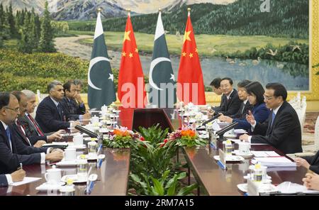 (140220) -- BEIJING, Feb. 20, 2014 (Xinhua) -- Chinese Premier Li Keqiang (1st R) meets with Pakistani President Mamnoon Hussain (2nd L) at the Great Hall of the People in Beijing, capital of China, Feb. 20, 2014. (Xinhua/Huang Jingwen) (wf) CHINA-PAKISTAN-LI KEQIANG-HUSSAIN-MEETING (CN) PUBLICATIONxNOTxINxCHN   Beijing Feb 20 2014 XINHUA Chinese Premier left Keqiang 1st r Meets With Pakistani President  Hussain 2nd l AT The Great Hall of The Celebrities in Beijing Capital of China Feb 20 2014 XINHUA Huang Jingwen WF China Pakistan left Keqiang Hussain Meeting CN PUBLICATIONxNOTxINxCHN Stock Photo