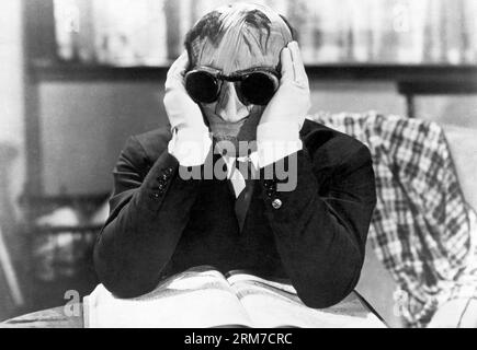 CLAUDE RAINS in THE INVISIBLE MAN (1933), directed by JAMES WHALE. Credit: UNIVERSAL PICTURES / Album Stock Photo