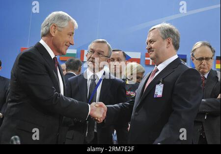 (140227) -- BRUSSELS, Feb. 27, 2014 (Xinhua) -- U.S. Defense Secretary Chuck Hagel (L, front) shakes hands with Ukraine s First Deputy Minister of Defense Oleksandr Oliynyk (R, front) prior to the meeting of NATO-Ukraine Commission during the 2-day NATO Defence Ministers Meeting at its headquarters in Brussels, capital of Belgium, Feb. 27, 2014. (Xinhua/Ye Pingfan) BELGIUM-BRUSSELS-NATO-DEFENCE MINISTERS MEETING-UKRAINE PUBLICATIONxNOTxINxCHN   Brussels Feb 27 2014 XINHUA U S Defense Secretary Chuck Hagel l Front Shakes Hands With Ukraine S First Deputy Ministers of Defense Oleksandr  r Front Stock Photo