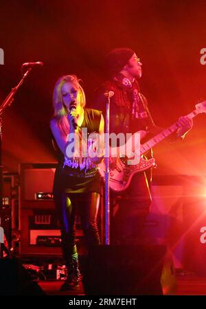 (140228) -- NANJING, Feb. 28, 2014 (Xinhua) -- Canadian singer Avril Lavigne (L) performs during her concert Avril Lavigne Live in China 2014 at Nanjing Olympic Sports Center Gymnasium in Nanjing, capital of east China s Jiangsu Province, Feb. 28, 2014. (Xinhua/Yan Minhang) (mt) CHINA-NANJING-CONCERT-AVRIL LAVIGNE(CN) PUBLICATIONxNOTxINxCHN   Nanjing Feb 28 2014 XINHUA Canadian Singer Avril Lavigne l performs during her Concert Avril Lavigne Live in China 2014 AT Nanjing Olympic Sports Center Gymnasium in Nanjing Capital of East China S Jiangsu Province Feb 28 2014 XINHUA Yan Minhang Mt China Stock Photo