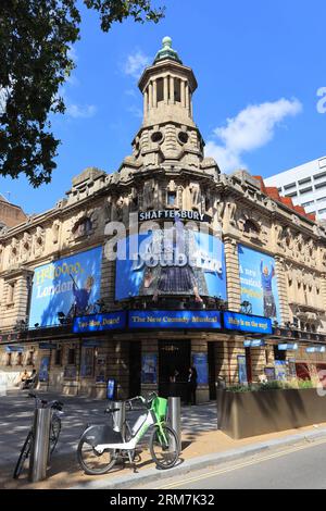 Mrs Doubtfire, the comedy musical at Shaftesbury Theatre in London. West End, based on the 1993 film of the same name, UK Stock Photo