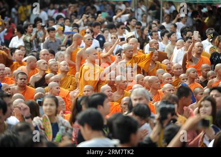 Monks wait for the arrival of a Buddhist master during the annual Tattoo Festival at Wat Bang Phra in Nakhon Pathom province of Thailand, March 15, 2014. Thousands of believers from all around Thailand and abroad travelled to attend the annual Tattoo Festival in Nakhon Pathom province. (Xinhua/Gao Jianjun) (dzl) THAILAND-NAKHON PATHOM-TATTOO FESTIVAL PUBLICATIONxNOTxINxCHN   Monks Wait for The Arrival of a Buddhist Master during The Annual Tattoo Festival AT Wat Bang Phra in Nakhon Pathom Province of Thai country March 15 2014 thousands of Believers from All Around Thai country and Abroad trav Stock Photo