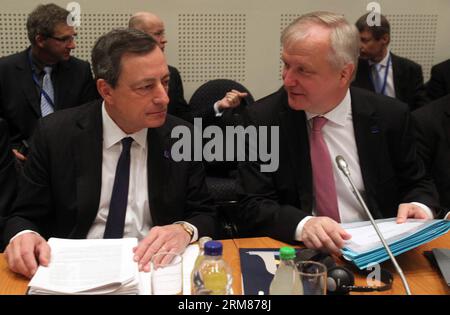 The President of the European Central Bank Mario Draghi (L) speaks with the Vice President of the European Commission Olli Rehn during an Informal Meeting of Ministers for Economic and Financial Affairs at the Zappeion Hall in Athens, Greece, April 1, 2014. European and eurozone finance ministers met and held press conferences today in Athens. (Xinhua/Marios Lolos)(ctt) GREECE-ATHENS-EUROZONE-FINANCE PUBLICATIONxNOTxINxCHN   The President of The European Central Bank Mario Draghi l Speaks With The Vice President of The European Commission Olli Rehn during to Informal Meeting of Minister for Ec Stock Photo