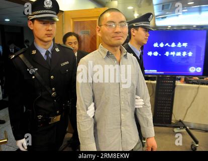 (140411) -- BEIJING, April 11, 2014 (Xinhua) -- Qin Zhijun, an alleged rumormonger, was taken to stand trial at the Chaoyang District People s Court in Beijing, capital of China, April 11, 2014. Qin Zhihui, known as Qinhuohuo in cyberspace, was accused of creating and spreading rumors about several Chinese celebrities including popular TV hostess Yang Lan, as well as China s former Ministry of Railways, via Sina Weibo, China s Twitter-like service, from December 2012 to August 2013, according to prosecutors. (Xinhua/Gong Lei) (lfj) CHINA-BEIJING-ALLEGED RUMORMONGER-TRIAL (CN) PUBLICATIONxNOTxI Stock Photo