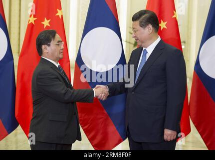 (140411) -- BEIJING, April 11, 2014 (Xinhua) -- Chinese President Xi Jinping (R) meets with visiting Prime Minister of Laos Thongsing Thammavong in Beijing, capital of China, April 11, 2014. (Xinhua/Huang Jingwen) (zkr) CHINA-BEIJING-XI JINPING-LAOS-THONGSING-MEETING (CN) PUBLICATIONxNOTxINxCHN   Beijing April 11 2014 XINHUA Chinese President Xi Jinping r Meets With Visiting Prime Ministers of Laos Sing Thong Thammavong in Beijing Capital of China April 11 2014 XINHUA Huang Jingwen CCR China Beijing Xi Jinping Laos Sing Thong Meeting CN PUBLICATIONxNOTxINxCHN Stock Photo