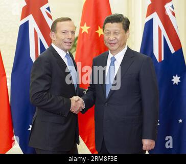 (140411) -- BEIJING, April 11, 2014 (Xinhua) -- Chinese President Xi Jinping (R) meets with visiting Australian Prime Minister Tony Abbott at the Great Hall of the People in Beijing, capital of China, April 11, 2014. (Xinhua/Huang Jingwen) (zkr) CHINA-BEIJING-XI JINPING-AUSTRALIA-ABBOTT-MEETING (CN) PUBLICATIONxNOTxINxCHN   Beijing April 11 2014 XINHUA Chinese President Xi Jinping r Meets With Visiting Australian Prime Ministers Tony Abbott AT The Great Hall of The Celebrities in Beijing Capital of China April 11 2014 XINHUA Huang Jingwen CCR China Beijing Xi Jinping Australia Abbott Meeting C Stock Photo