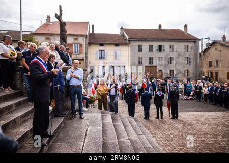Pexonne, France. 27th Aug, 2023. Dominique Foinant, mayor of Pexonne, speaks during a memorial ceremony for the victims of August 27, 1944. At the end of August 1944, German soldiers invaded the French village of Pexonne and kidnapped dozens of villagers. The action was led by SS Hauptsturmführer Erich Otto Wenger. Now Wenger's grandchildren came to town for the first time to participate in a memorial service for the victims of the crime. (ATTENTION - effect due to the use of a tilt lens). Credit: Philipp von Ditfurth/dpa/Alamy Live News Stock Photo