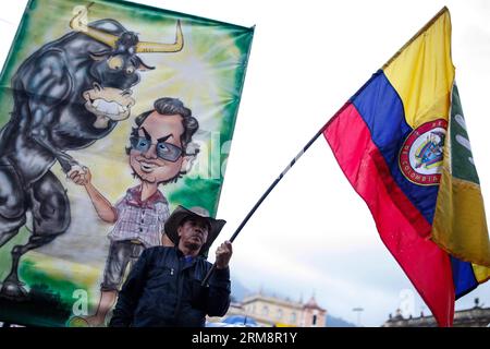 BOGOTA, April 23, 2014 (Xinhua) -- A man holds a Colombian national flag during a march for the restitution of Bogota s Mayor Gustavo Petro, in Bogota, Colombia, on April 23, 2014.   (Xinhua/Jhon Paz)(ctt) COLOMBIA-BOGOTA-SOCIETY-MARCH PUBLICATIONxNOTxINxCHN   Bogota April 23 2014 XINHUA a Man holds a Colombian National Flag during a March for The Restitution of Bogota S Mayor Gustavo Petro in Bogota Colombia ON April 23 2014 XINHUA Jhon Paz CTT Colombia Bogota Society March PUBLICATIONxNOTxINxCHN Stock Photo