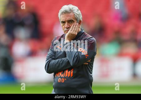 Juan Manuel Lillo Assistant Coach of Manchester City who takes charge today in the absence of Pep Guardiola during the pre-game warmup ahed of the Premier League match Sheffield United vs Manchester City at Bramall Lane, Sheffield, United Kingdom, 27th August 2023  (Photo by Gareth Evans/News Images) Stock Photo