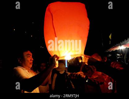 People fly lanterns during the Chinese traditional Dragon Boat Festival in Yogyakarta, Indonesia, June 2, 2014. The Dragon Boat Festival, also called Duanwu Festival, is traditionally celebrated on the fifth day of the fifth lunar month, which falls on June 2 this year. (Xinhua/Oka Hamied)(cy) INDONESIA-YOGYAKARTA-DRAGON BOAT FESTIVAL PUBLICATIONxNOTxINxCHN   Celebrities Fly Lanterns during The Chinese Traditional Dragon Boat Festival in Yogyakarta Indonesia June 2 2014 The Dragon Boat Festival Thus called Duanwu Festival IS traditionally celebrated ON The Fifth Day of The Fifth Lunar Month Wh Stock Photo