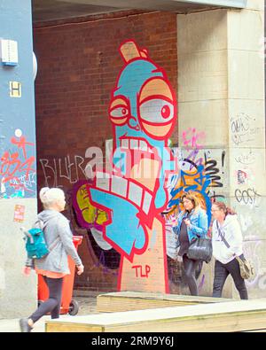 Glasgow, Scotland, UK. 27tht August, 2023. UK Weather:  Graffitti scars the city near the banksy exhibition.  Sunny in the city saw locals ant tourists make the most of the city centre.  Credit Gerard Ferry/Alamy Live News Stock Photo