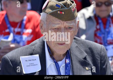 World War II veteran Phil Slack attends a ceremony marking the 70th anniversary of the D-Day Normandy landings in World War II, in Washington D.C., the United States, on June 6, 2014. (Xinhua/Yin Bogu) US-WASHINGTON-D-DAY CEREMONY PUBLICATIONxNOTxINxCHN   World was II Veteran Phil Slack Attends a Ceremony marking The 70th Anniversary of The D Day Normandy Landings in World was II in Washington D C The United States ON June 6 2014 XINHUA Yin Bogu U.S. Washington D Day Ceremony PUBLICATIONxNOTxINxCHN Stock Photo