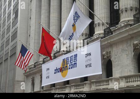 (140612) -- NEW YORK, June 12, 2014 (Xinhua) -- Photo taken on June 12, 2014 shows a giant logo of Zhaopin Limited hanging on the front gate of the New York Stock Exchange(NYSE) in New York, the United States. China s leading career platform Zhaopin Limited made its trading debut on the New York Stock Exchange Thursday, marking the ninth Chinese company to list shares in the U.S. market this year.(Xinhua/Huang Jihui) U.S.-NEW YORK-NYSE-ZHAOPIN LIMITED PUBLICATIONxNOTxINxCHN   New York June 12 2014 XINHUA Photo Taken ON June 12 2014 Shows a Giant emblem of  Limited Hanging ON The Front Gate of Stock Photo