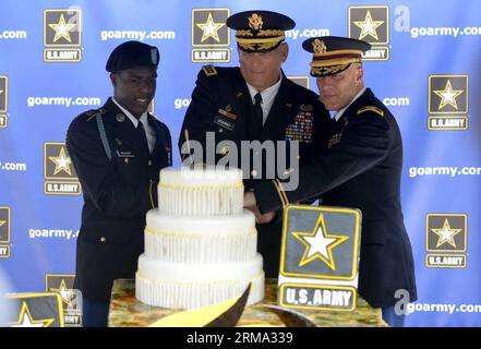 (140613) -- NEW YORK, June 13, 2014 (Xinhua) -- U.S. Army Chief of Staff General Raymond Odierno (C) attends a traditional cake cutting ceremony during the United States Army 239th Birthday Celebration in New York, the United States, on June 13, 2014. The United States Army was founded on June 14, 1775.(Xinhua/Wang Lei) U.S.-NEW YORK-ARMY BIRTHDAY CELEBRATION PUBLICATIONxNOTxINxCHN   New York June 13 2014 XINHUA U S Army Chief of Staff General Raymond Odierno C Attends a Traditional Cake Cutting Ceremony during The United States Army  Birthday Celebration in New York The United States ON June Stock Photo