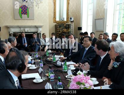 (140617) -- LONDON, June 17, 2014 (Xinhua) -- Chinese Premier Li Keqiang (3rd R, front) and British Prime Minister David Cameron (4th R, front) attend China-UK Global Economic Round-table in London, Britain, June 17, 2014. (Xinhua/Pang Xinglei) (wjq) BRITAIN-CHINA-LI KEQIANG-DAVID CAMERON-ROUND TABLE PUBLICATIONxNOTxINxCHN   London June 17 2014 XINHUA Chinese Premier left Keqiang 3rd r Front and British Prime Ministers David Cameron 4th r Front attend China UK Global Economic Round Table in London Britain June 17 2014 XINHUA Pang Xinglei  Britain China left Keqiang David Cameron Round Table PU Stock Photo