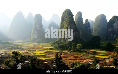 (140623) -- BEIJING, June 23, 2014 (Xinhua) -- File photo taken on July 30, 2011 shows the scenery of karst landform in the valley along the Lijiang River in Guilin, south China s Guangxi Zhuang Autonomous Region. The World Heritage Committee on Monday inscribed an extension of South China Karst, a natural World Heritage Site since 2007, into the UNESCO s World Heritage List. (Xinhua/Wang Cuirong) (mp) CHINA-SOUTH CHINA KARST-WORLD HERITAGE SITE(CN) PUBLICATIONxNOTxINxCHN Stock Photo