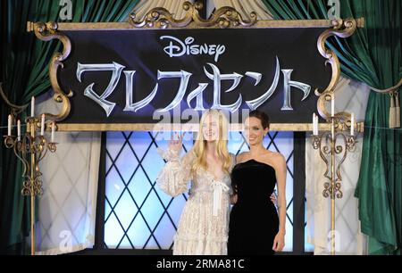 (140623) -- TOKYO, June 23, 2014 (Xinhua) -- Actresses Angelina Jolie (R) and Elle Fanning pose for a photograph during an event for fans prior to Japan s premier of movie Maleficent in Tokyo, Japan, June 23, 2014. Maleficent will be shown to the public in Japan on July 5, 2014. (Xinhua/Stringer)(bxq) JAPAN-TOKYO-MOVIE-MALEFICENT PUBLICATIONxNOTxINxCHN   Tokyo June 23 2014 XINHUA actresses Angelina Jolie r and Elle Fanning Pose for a Photo during to Event for supporters Prior to Japan S Premier of Movie Maleficent in Tokyo Japan June 23 2014 Maleficent will Be Shown to The Public in Japan ON J Stock Photo