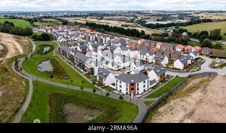modern housing estate on the outskirts of Leeds with contemporary style houses and parkland Stock Photo
