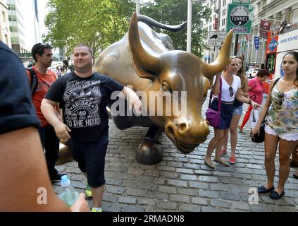 (140703) -- NEW YORK, July 3, 2014 (Xinhua) -- Tourists gather beside the Charging Bull in the Financial District in New York City, the United States, on July 3, 2014. U.S. stocks closed at record highs Thursday to end a holiday shortened week, with the Dow Jones Industrial Average settling above 17,000 points for the first time, boosted by stronger-than-expected U.S. nonfarm payroll report. (Xinhua/Wang Lei) U.S.-NEW YORK-DOW JONES-HIGH PUBLICATIONxNOTxINxCHN   New York July 3 2014 XINHUA tourists gather Beside The went Bull in The Financial District in New York City The United States ON July Stock Photo