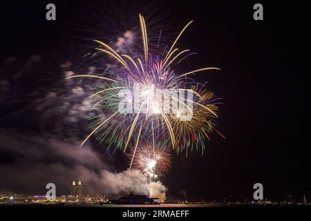 Fireworks explode over the Navy Pier in Chicago as Americans celebrate the 238th Independence Day on July 4, 2014. (Xinhua/Marcus DiPaola) U.S.-CHICAGO-INDEPENDENCE DAY-FIREWORKS PUBLICATIONxNOTxINxCHN   Fireworks explode Over The Navy Pier in Chicago As Americans Celebrate The  Independence Day ON July 4 2014 XINHUA Marcus  U S Chicago Independence Day Fireworks PUBLICATIONxNOTxINxCHN Stock Photo