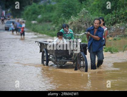 (140705) -- MASHAN, July 5, 2014 (Xinhua) -- A man pushes a tricycle in flood water in Mashan County, south China s Guangxi Zhuang Autonomous Region, July 5, 2014. Torrential rain hit Guangxi since July 4, where the precipitation exceeded 100 mm in 21 counties. (Xinhua/Zhang Ailin) (hdt) CHINA-GUANGXI-RAIN (CN) PUBLICATIONxNOTxINxCHN   Mashan July 5 2014 XINHUA a Man pushes a Tricycle in Flood Water in Mashan County South China S Guangxi Zhuang Autonomous Region July 5 2014 torrential Rain Hit Guangxi Since July 4 Where The precipitation exceeded 100 MM in 21 Counties XINHUA Zhang Ailin HDT Ch Stock Photo