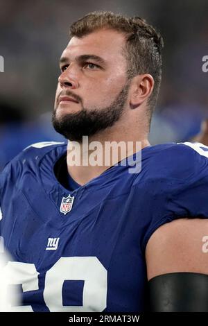 New York Giants guard Ben Bredeson (68) huddles with teammates against the  Chicago Bears during an NFL football game Sunday, Oct. 2, 2022, in East  Rutherford, N.J. (AP Photo/Adam Hunger Stock Photo - Alamy