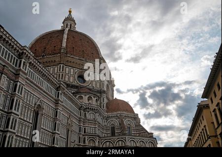 The Renaissance of the Cupola del Brunelleschi (Brunelleschi's dome) designed in the 15th century by Filippo Brunelleschi, on the roof of the Santa Ma Stock Photo