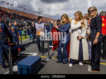 ZANDVOORT - Princess Alexia, Princess Amalia and Queen Maxima ahead of the F1 Grand Prix of the Netherlands at Circuit Zandvoort on August 27, 2023 in Zandvoort, Netherlands. ANP REMKO DE WAAL Stock Photo