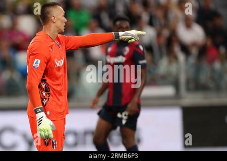 Torino, Italy. 27th Aug, 2023. Lukasz Skorupski of Bologna Fc gestures during the Serie A match beetween Juventus Fc and Bologna Fc at Allianz Stadium on August 27, 2023 in Turin, Italy . Credit: Marco Canoniero/Alamy Live News Stock Photo