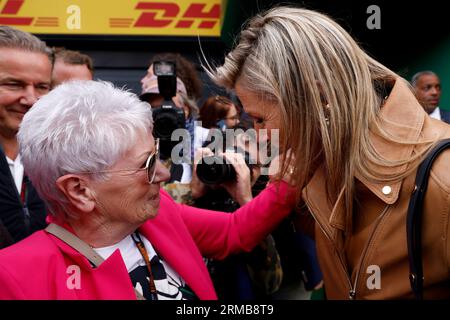 ZANDVOORT, NETHERLANDS - AUGUST 27: Queen of the Netherlands Maxima talk with the grandma of Max Verstappen of Oracle Red Bull Racing looks on during Stock Photo